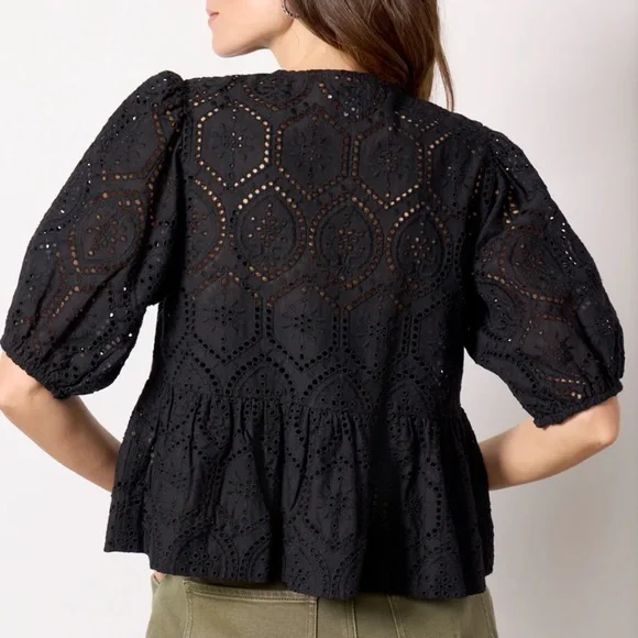 Evereve Elsie Eyelet Tie Front Blouse black sz XS - Picture 3 of 9